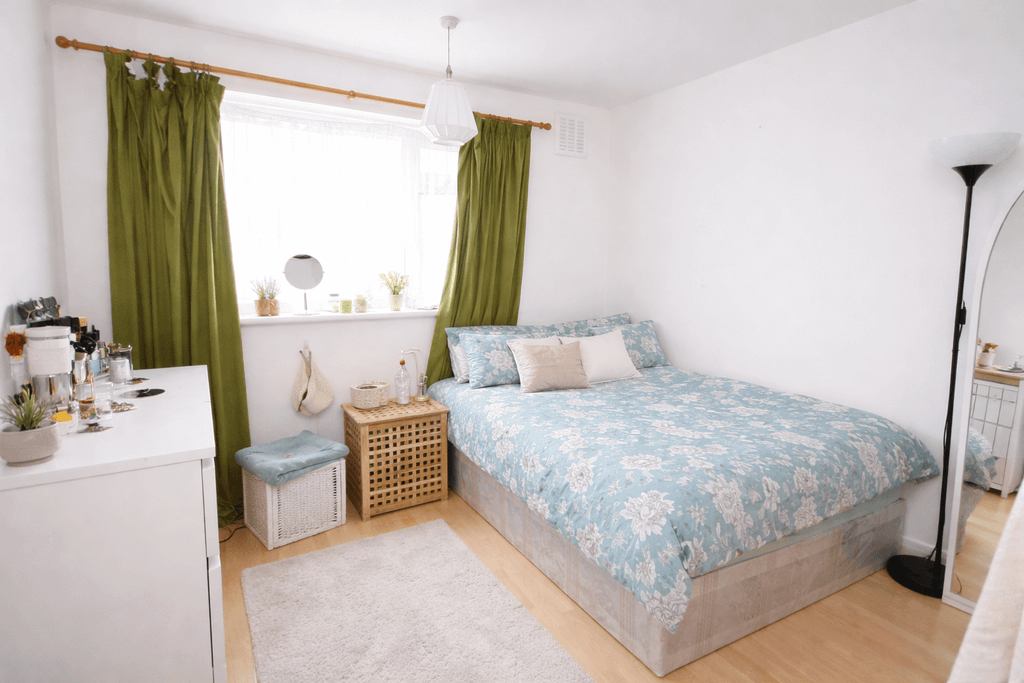 Property photo 1 of 6 2 Bedroom Flat Moments From Queen Mary