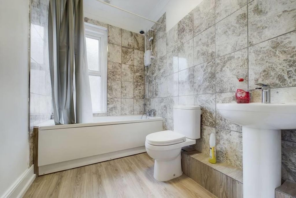 Property photo 3 of 8 Cam01645G0-Pr0029-Still010-Thumbnail-H750-70.Jpg