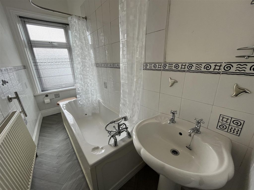 Property photo 3 of 12 Bathroom