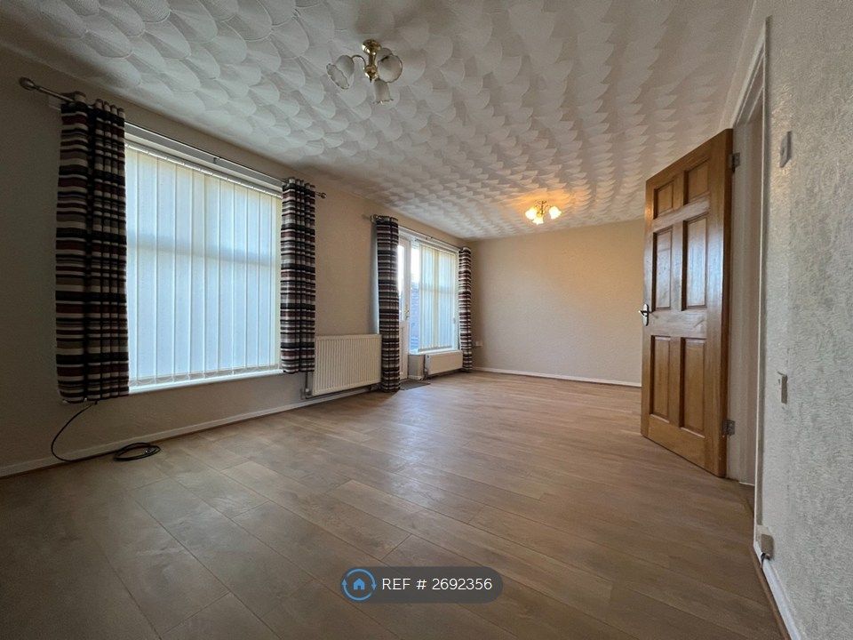 Property photo 3 of 16 Living Room