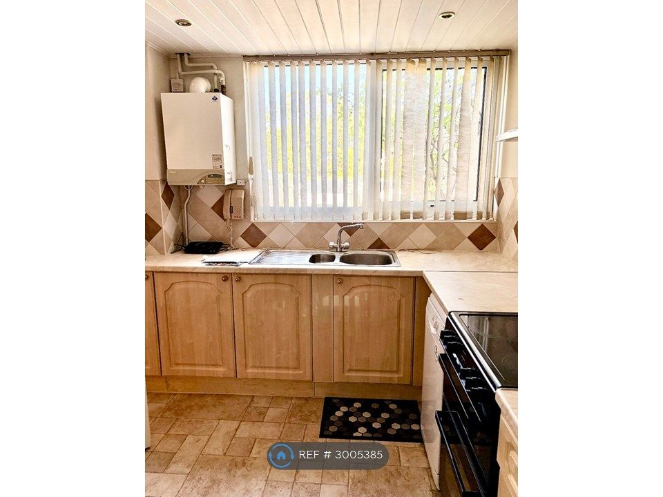 Property photo 3 of 9 Kitchen