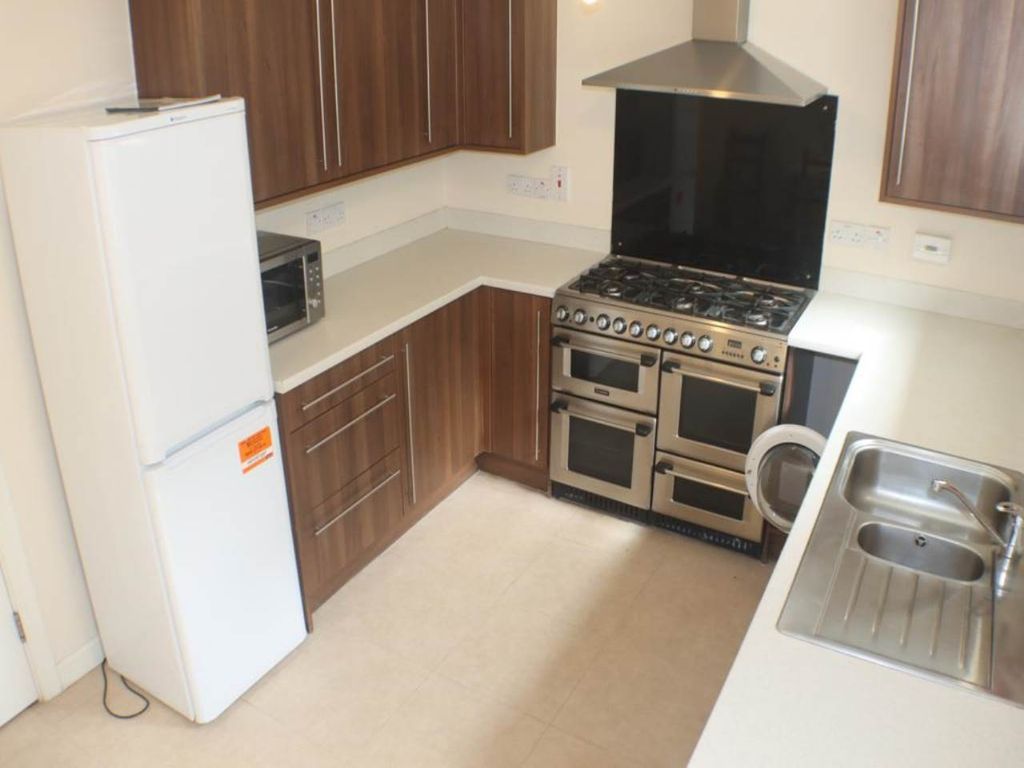 Property photo 2 of 13 Ab766554-Ebcd-4c4E-Ad1A-2B85Ac697Ca5