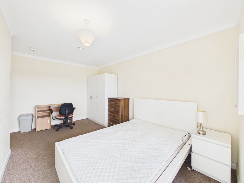 Property photo 2 of 8 Cam03519G0-Pr0484-Still002