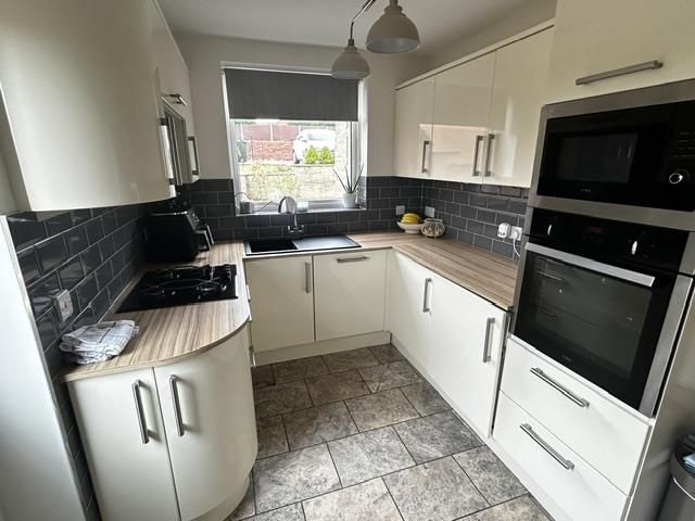 Property photo 3 of 14 Kitchen