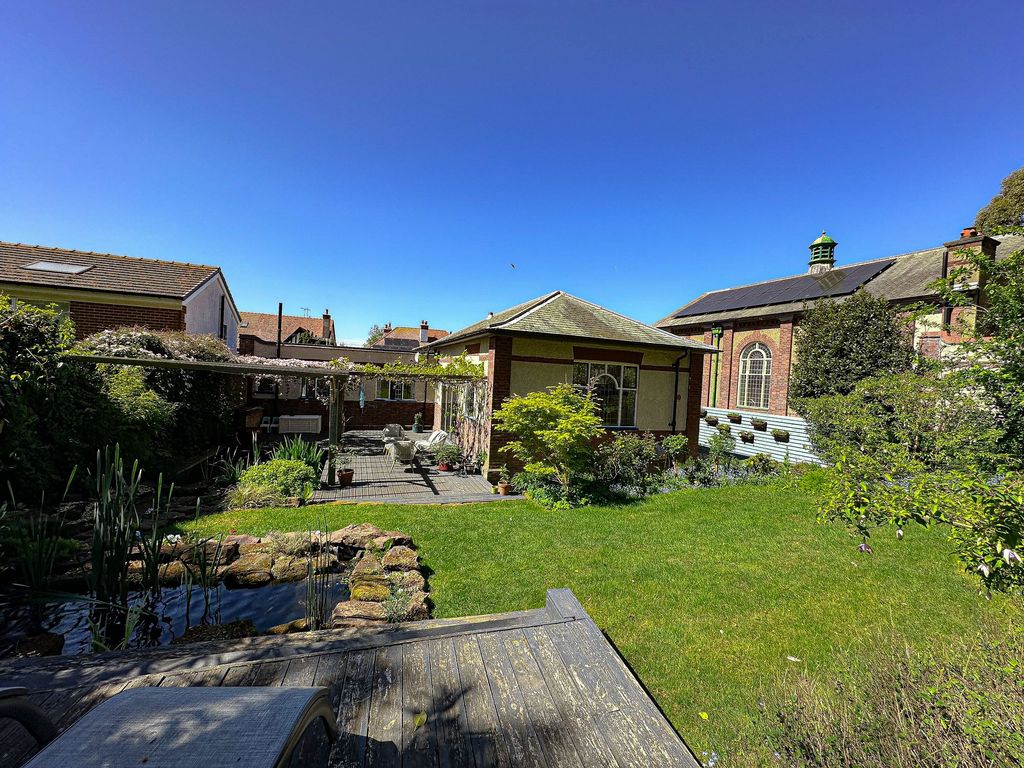 Property photo 2 of 25
