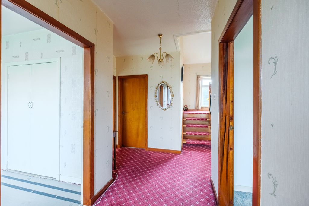 Property photo 2 of 35