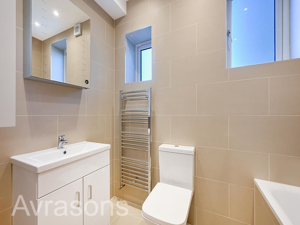 Property photo 3 of 10 Bathroom