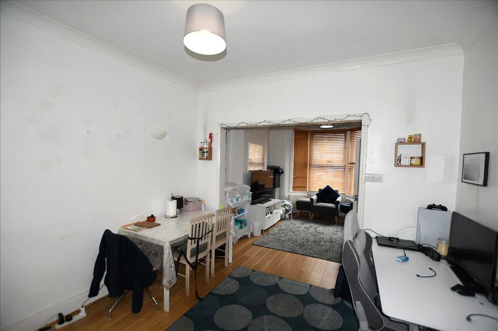 Property photo 3 of 8 Recpetion