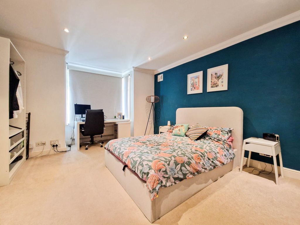 Property photo 2 of 10 Bedroom