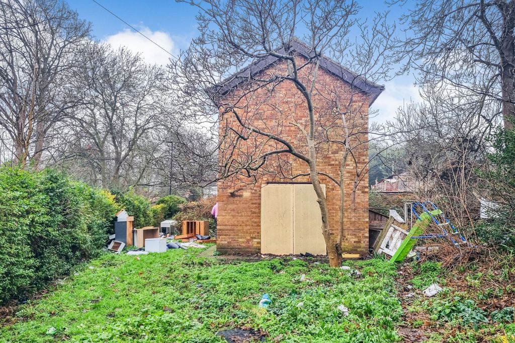 Property photo 2 of 12 45 Turkey Street, Enfield, En3 5Tt