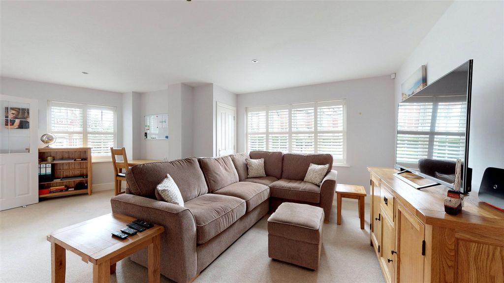 Property photo 2 of 11 Picture No. 17