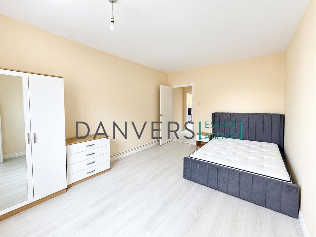 Property photo 1 of 6 Bed 2 Pic 2.Jpg