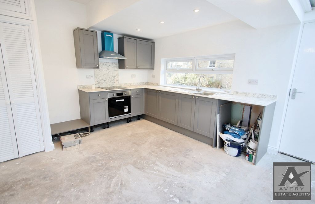 Property photo 2 of 13 Gallery