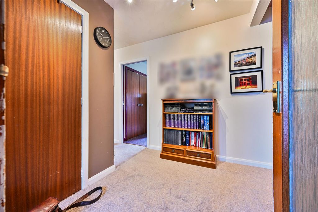 Property photo 3 of 32