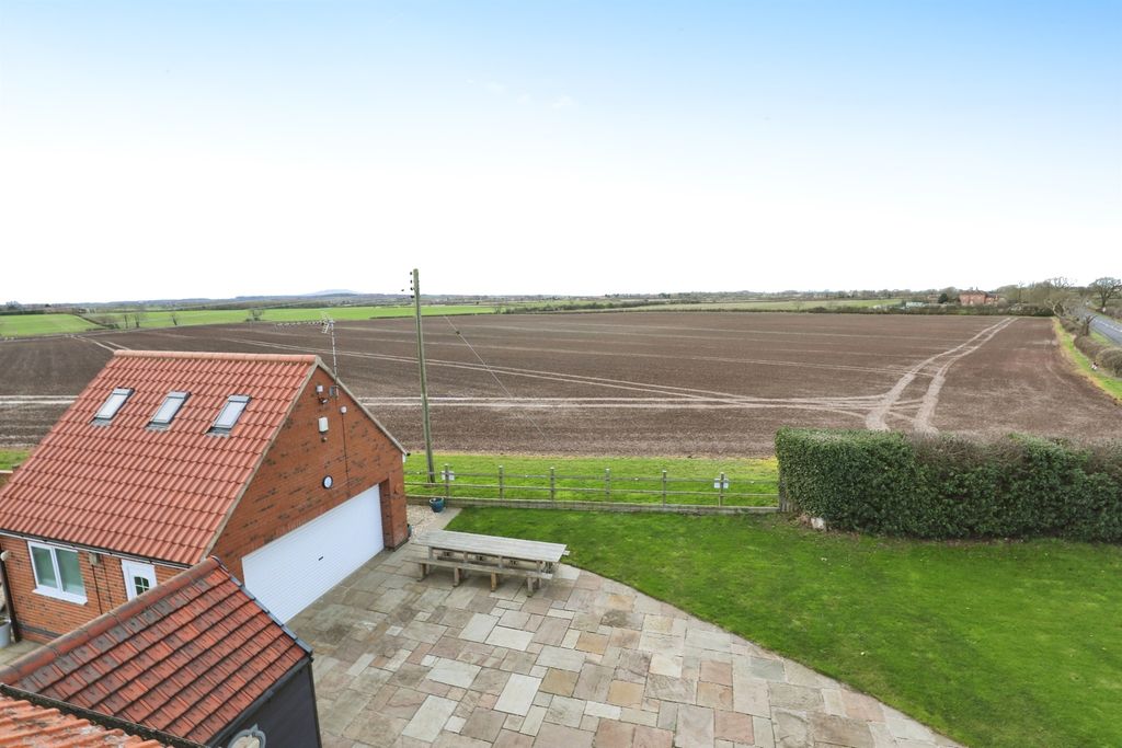 Property photo 2 of 30