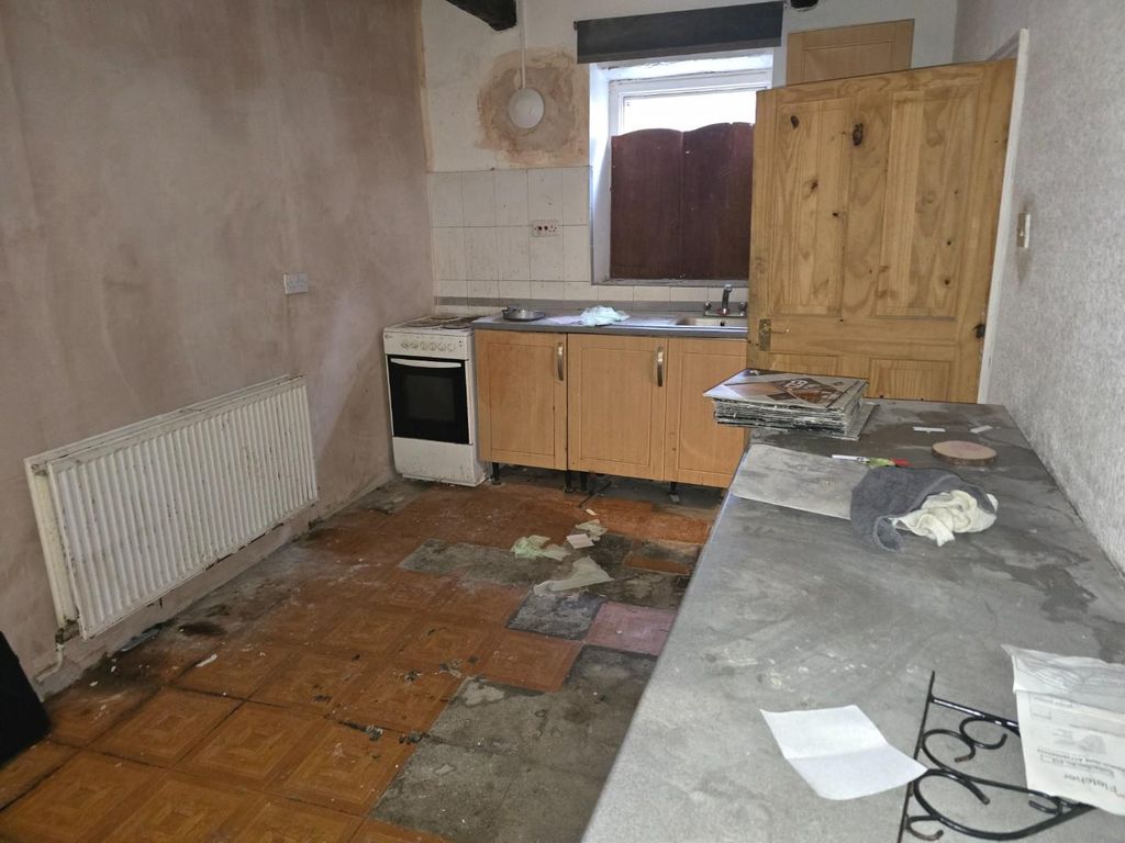 Property photo 3 of 7 Kitchen