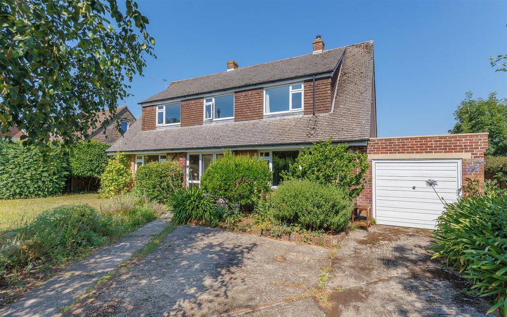 Property photo 1 of 32 Substantial Home In Desirable Baring Road, Cowes