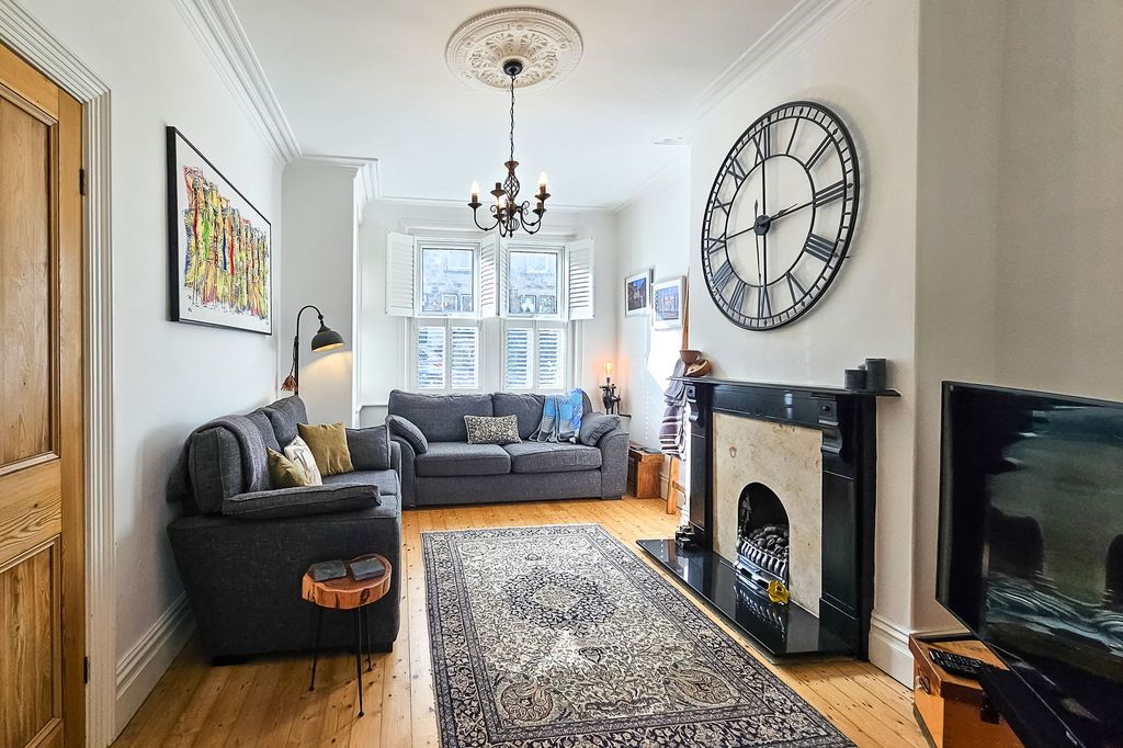 Property photo 2 of 23