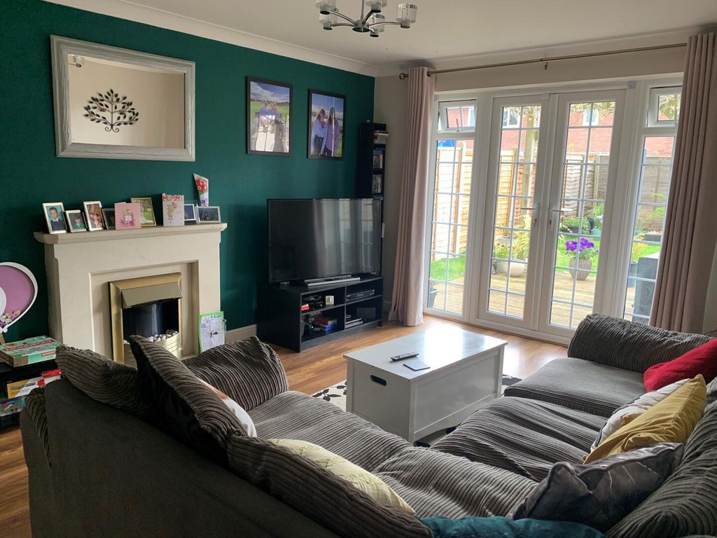 Property photo 3 of 21 Living Room