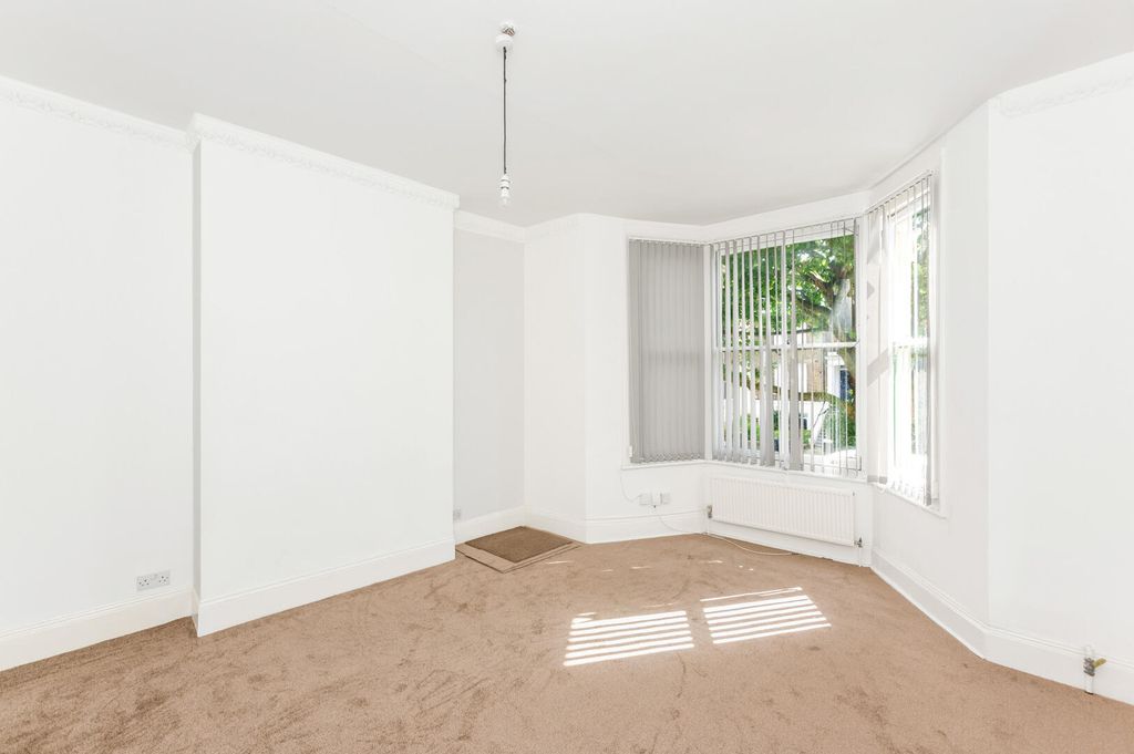 Property photo 1 of 13 Living Room