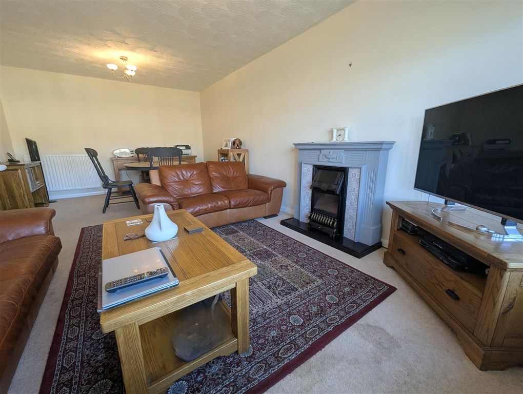 Property photo 3 of 14 Lounge/Dining Room