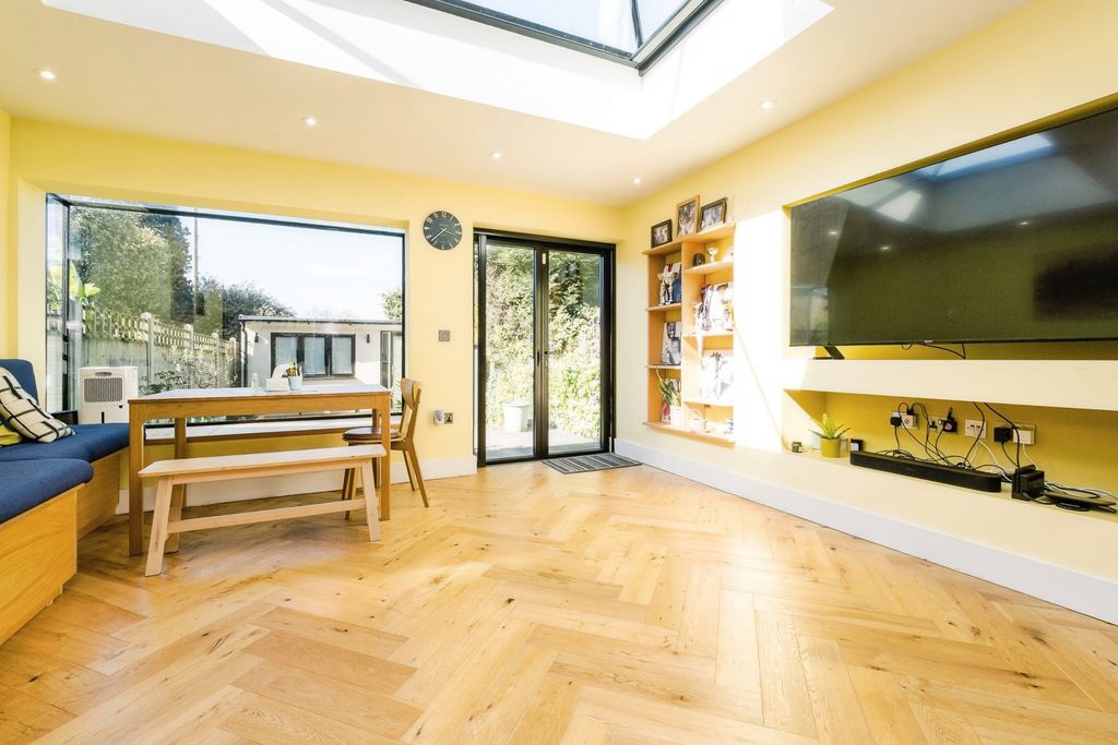 Property photo 2 of 24 Pbox-Img.Jpg