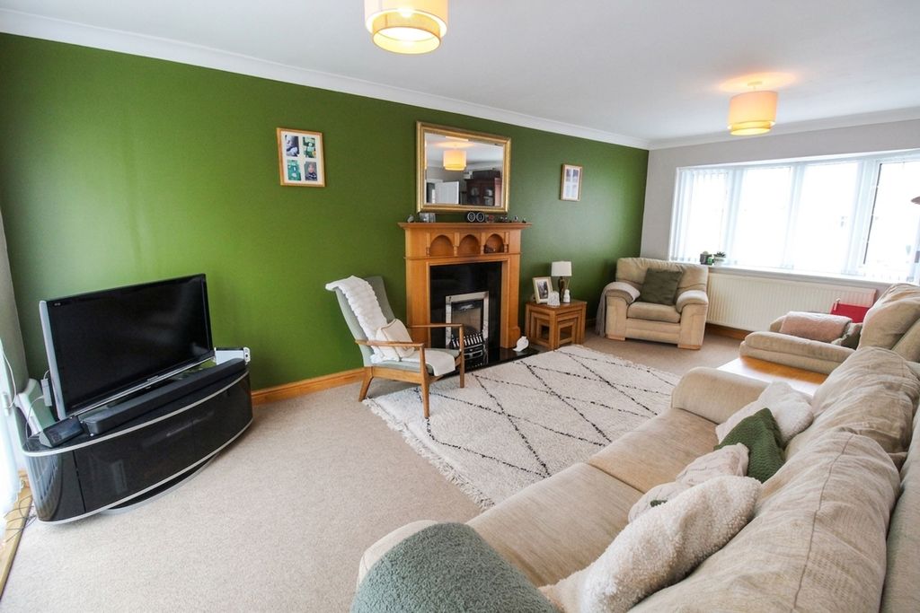 Property photo 3 of 27