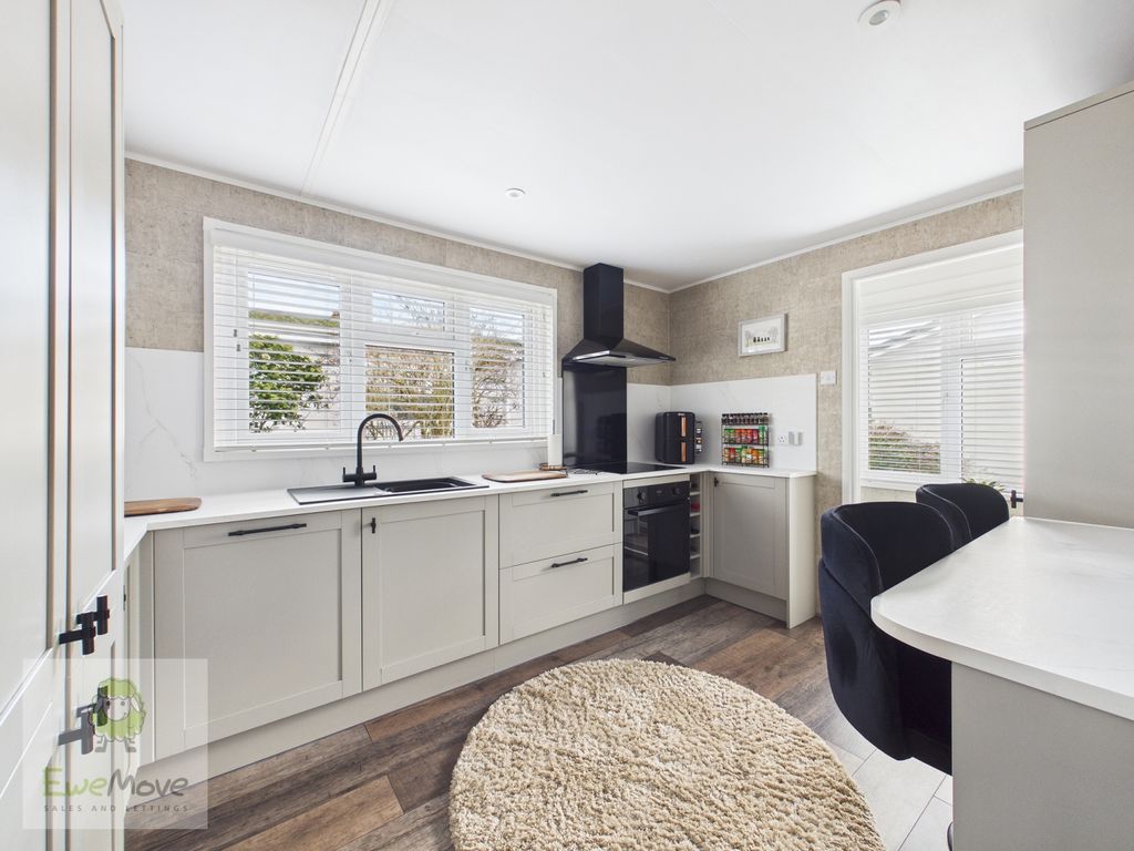 Property photo 1 of 18 Kitchen