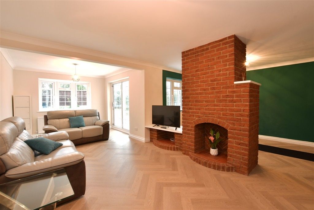 Property photo 2 of 12 Lounge