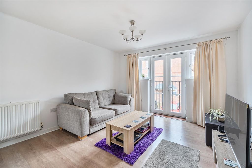 Property photo 2 of 12 Lounge.Jpg