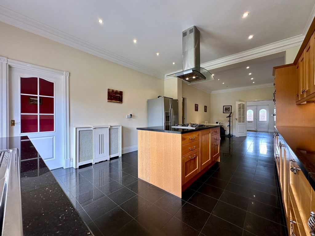 Property photo 3 of 26