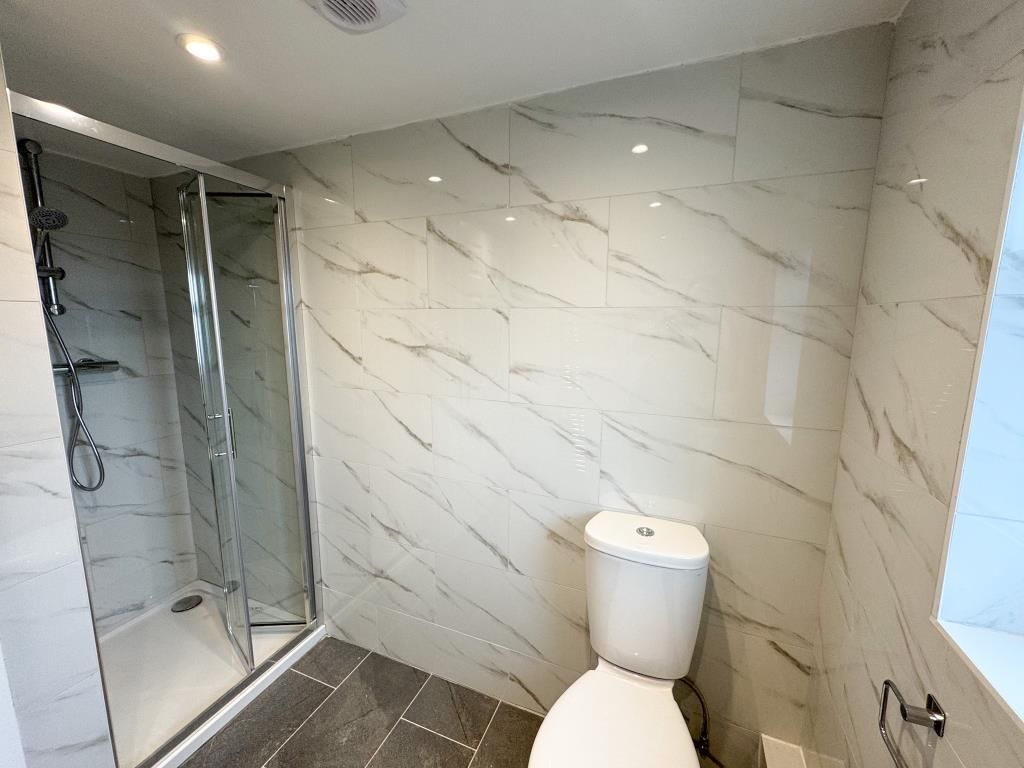 Property photo 2 of 8 Bathroom
