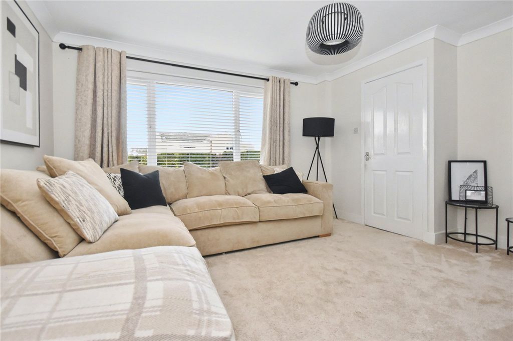 Property photo 2 of 15 Picture No. 11