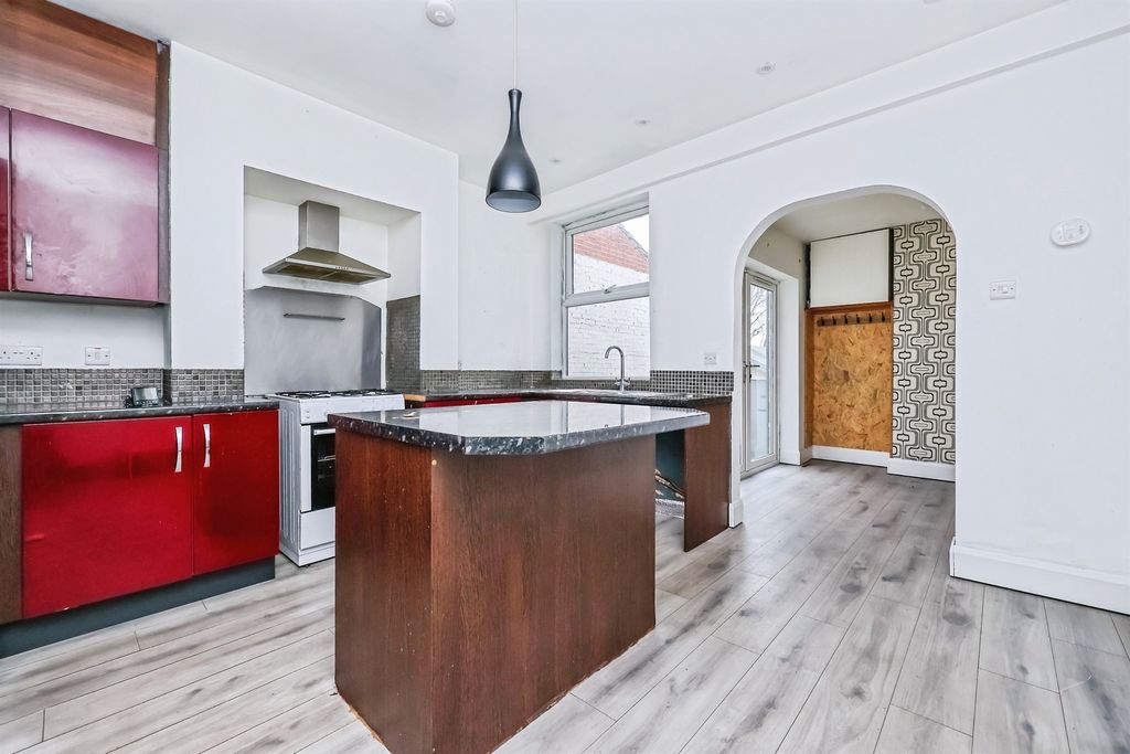 Property photo 2 of 18