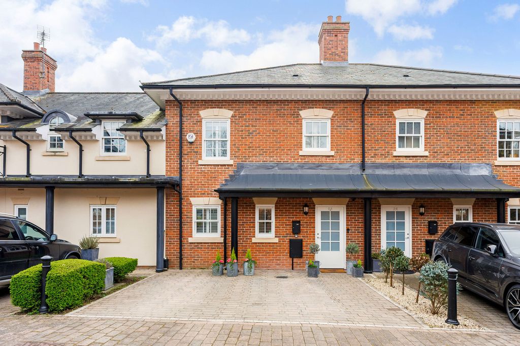 Property photo 2 of 32