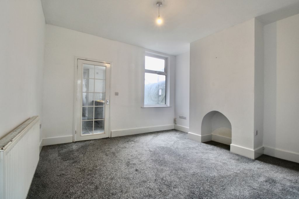 Property photo 3 of 10 Dining Room