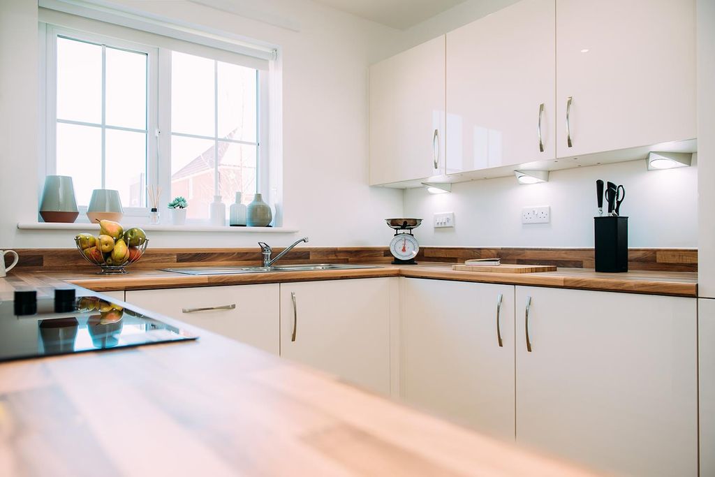 Property photo 3 of 14 Kitchen 2.Jpg