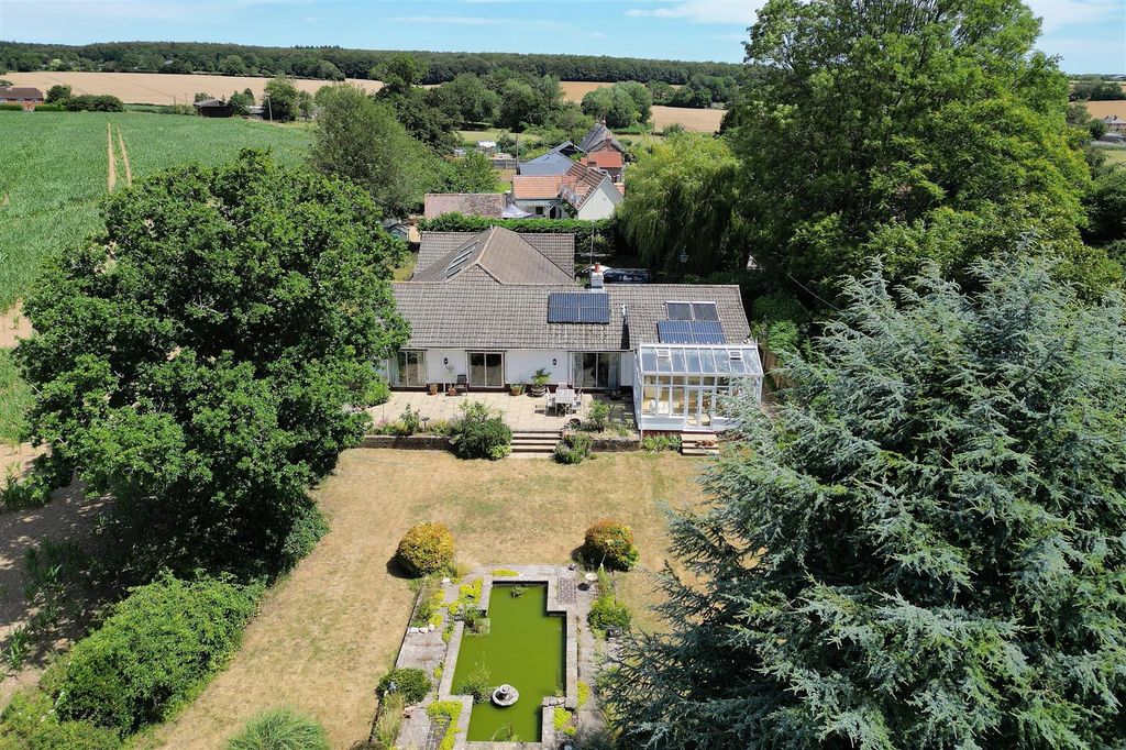 Property photo 2 of 12 Blandings Garden Ph114.Jpg