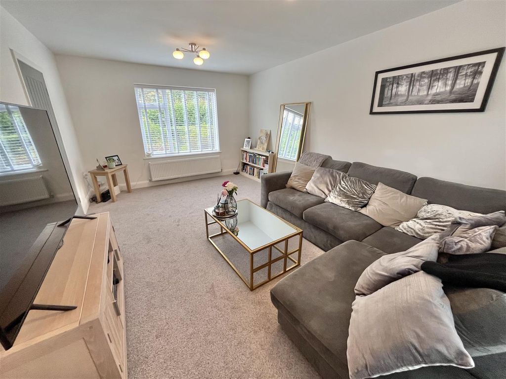 Property photo 2 of 21