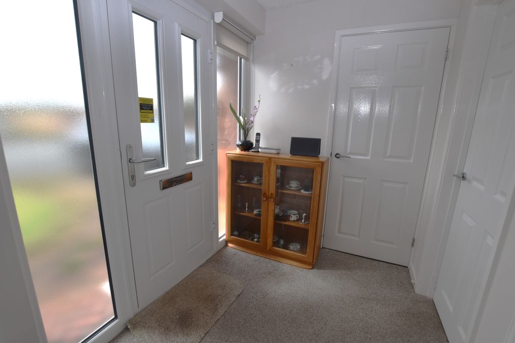 Property photo 2 of 12 Entrance Hall