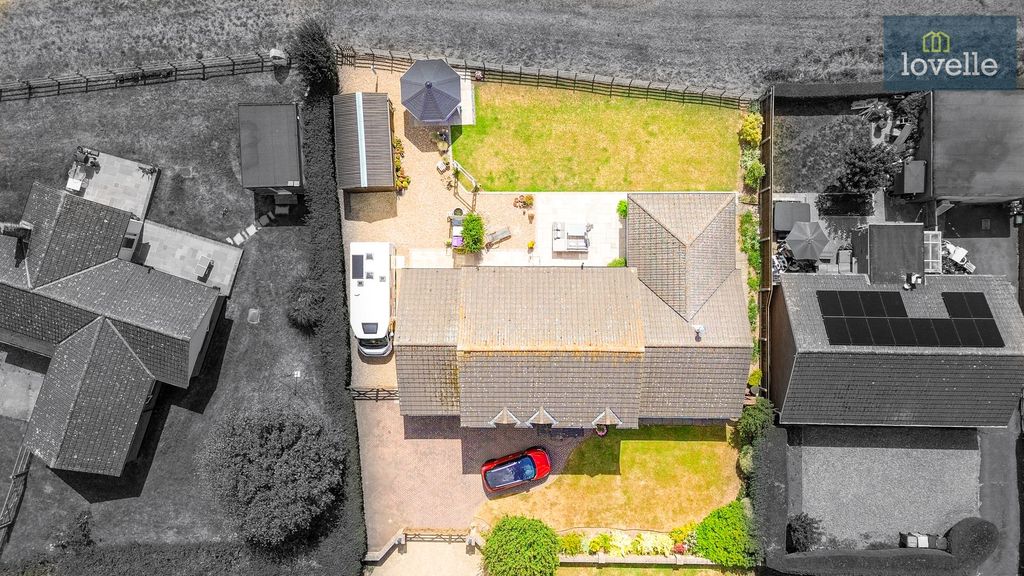 Property photo 2 of 39