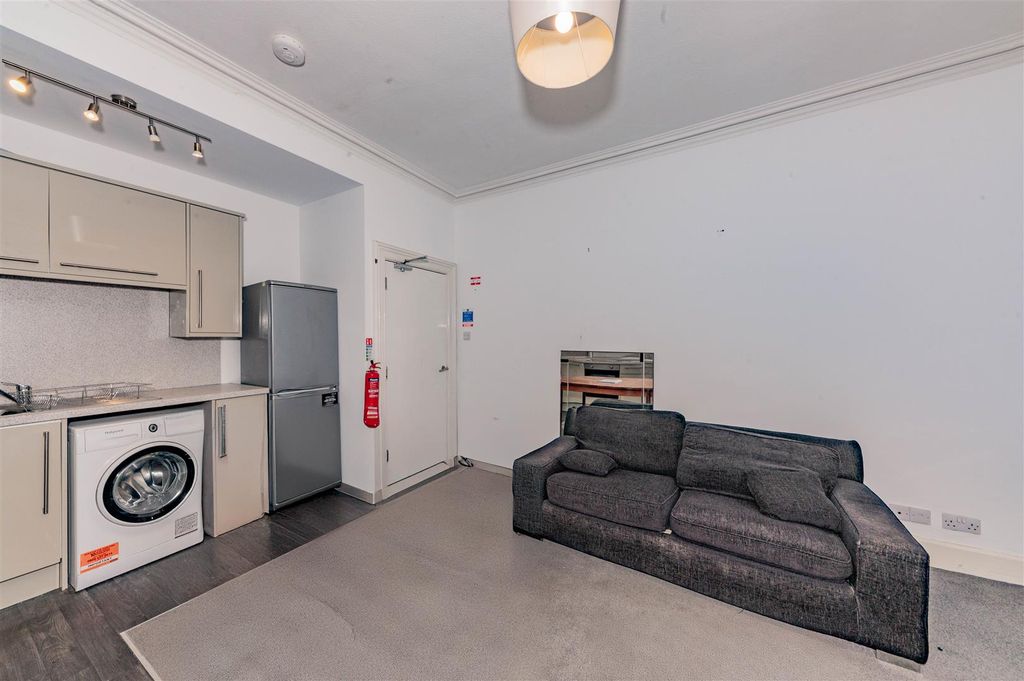 Property photo 3 of 11 2-2 9 Ellen Street Dundee-8.Jpg