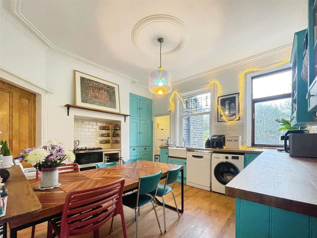 Property photo 3 of 18 Kitchen