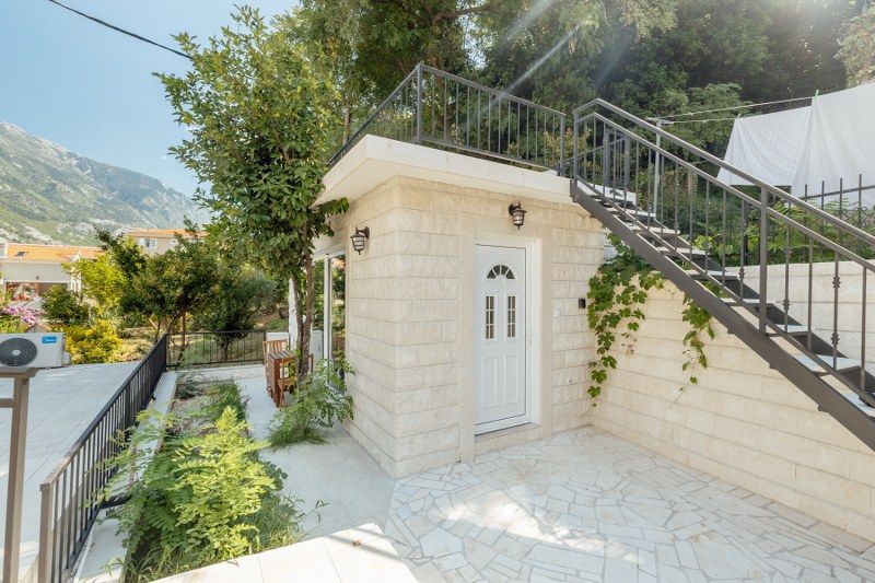 Property photo 3 of 25