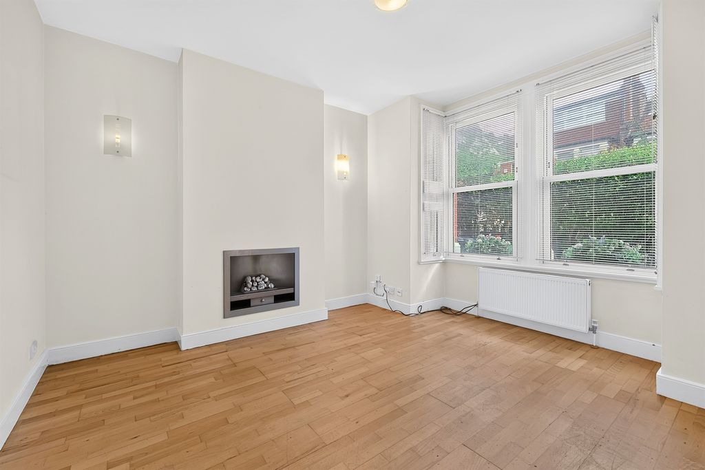 Property photo 3 of 9
