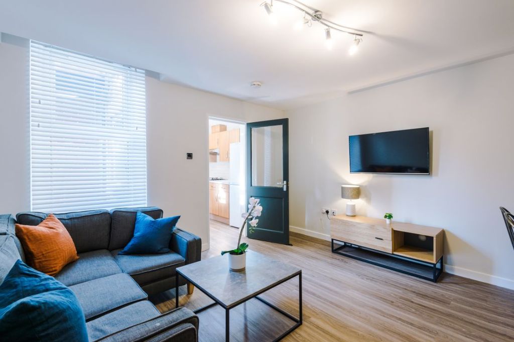Property photo 1 of 12 99Cr - Living Area