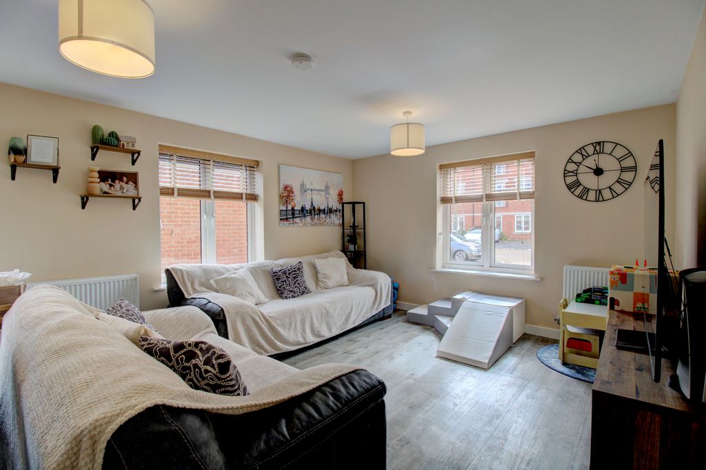 Property photo 2 of 8 Lounge