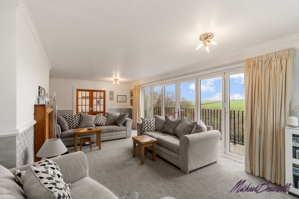 Property photo 2 of 33