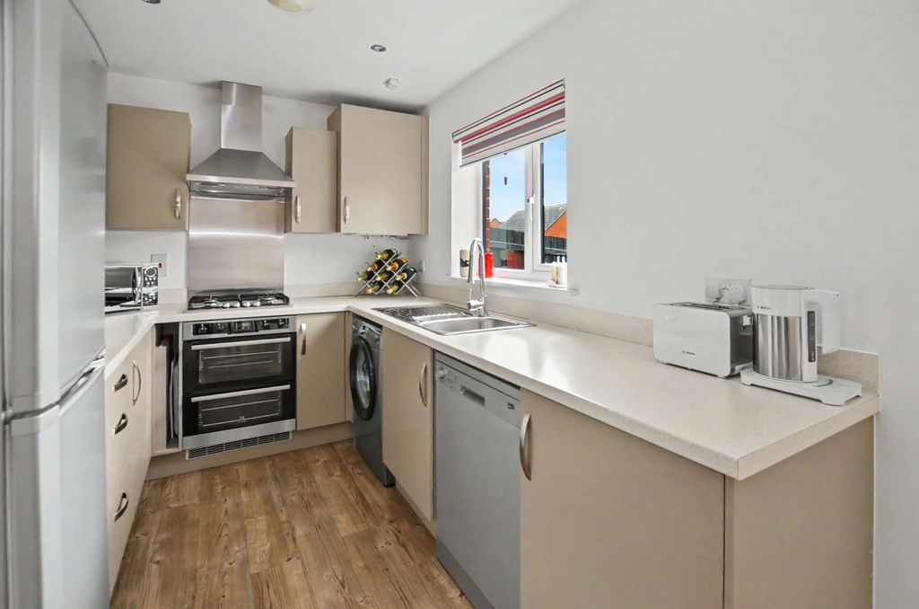 Property photo 2 of 21 Kitchen