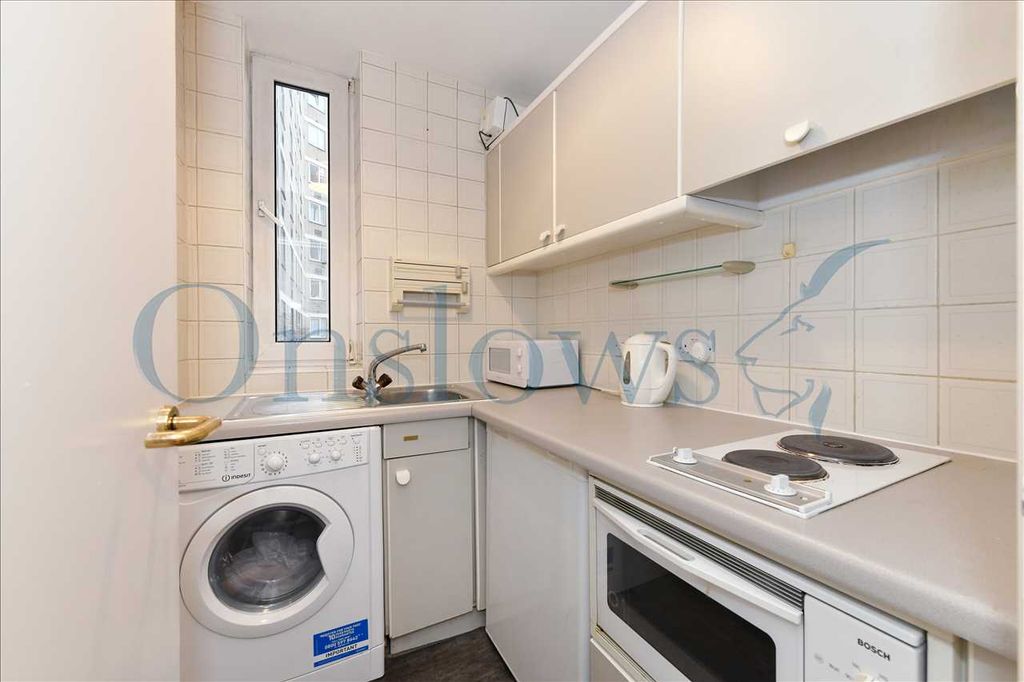 Property photo 3 of 7 Kitchen